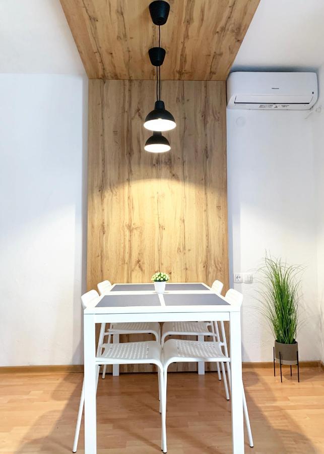 Laurel Apartments バール エクステリア 写真