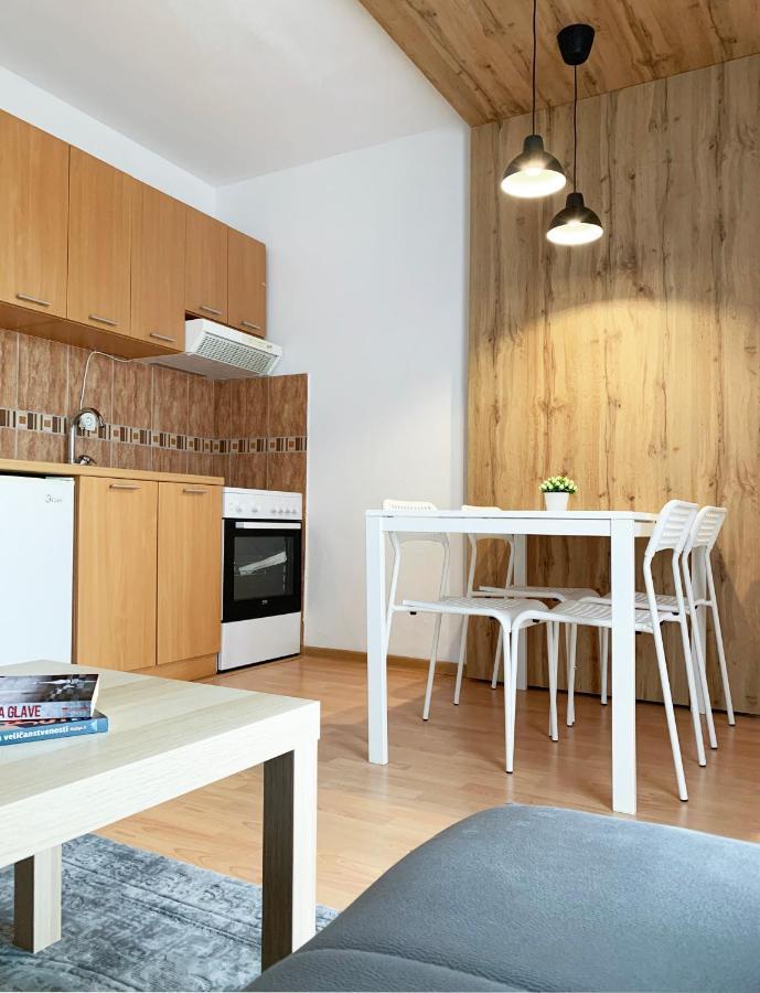 Laurel Apartments バール エクステリア 写真